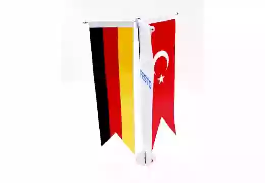 Üçlü Masa Bayrağı