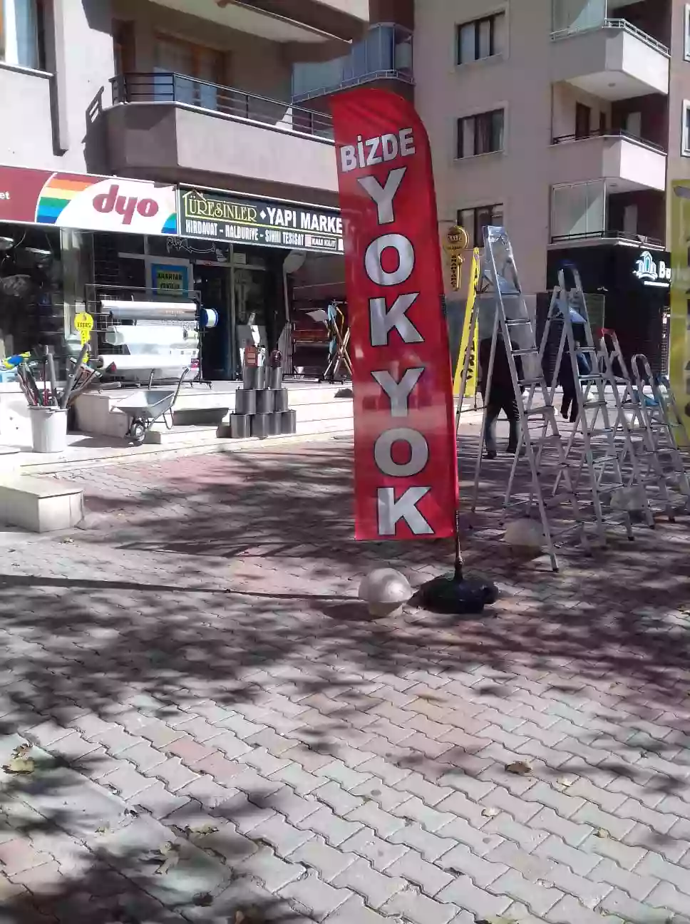 bizde-yok-yok-yelken-bayragi